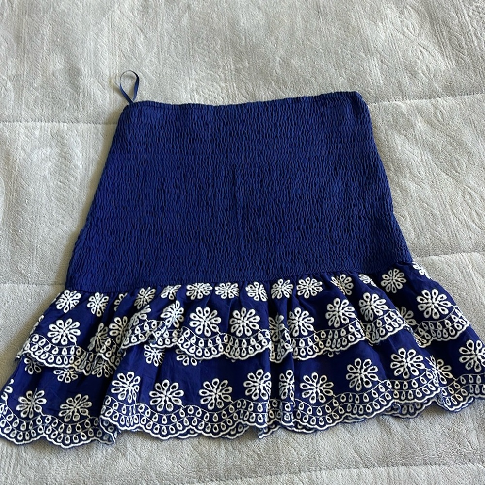 Women’s versatile top/miniskirt.